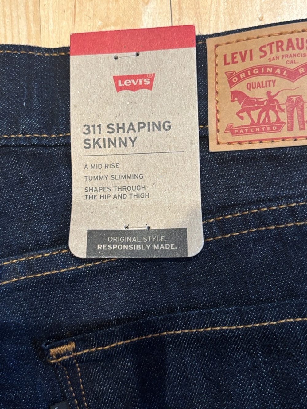 NWT Levi's Women’s 311 Shaping Skinny Jeans - Dark Blue size 28x30 - Picture 6 of 10